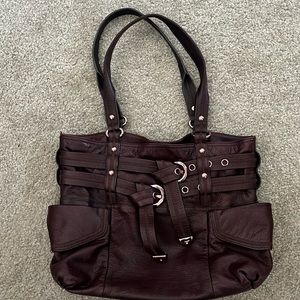 Beautiful brown leather B Makowsky shoulder bag.